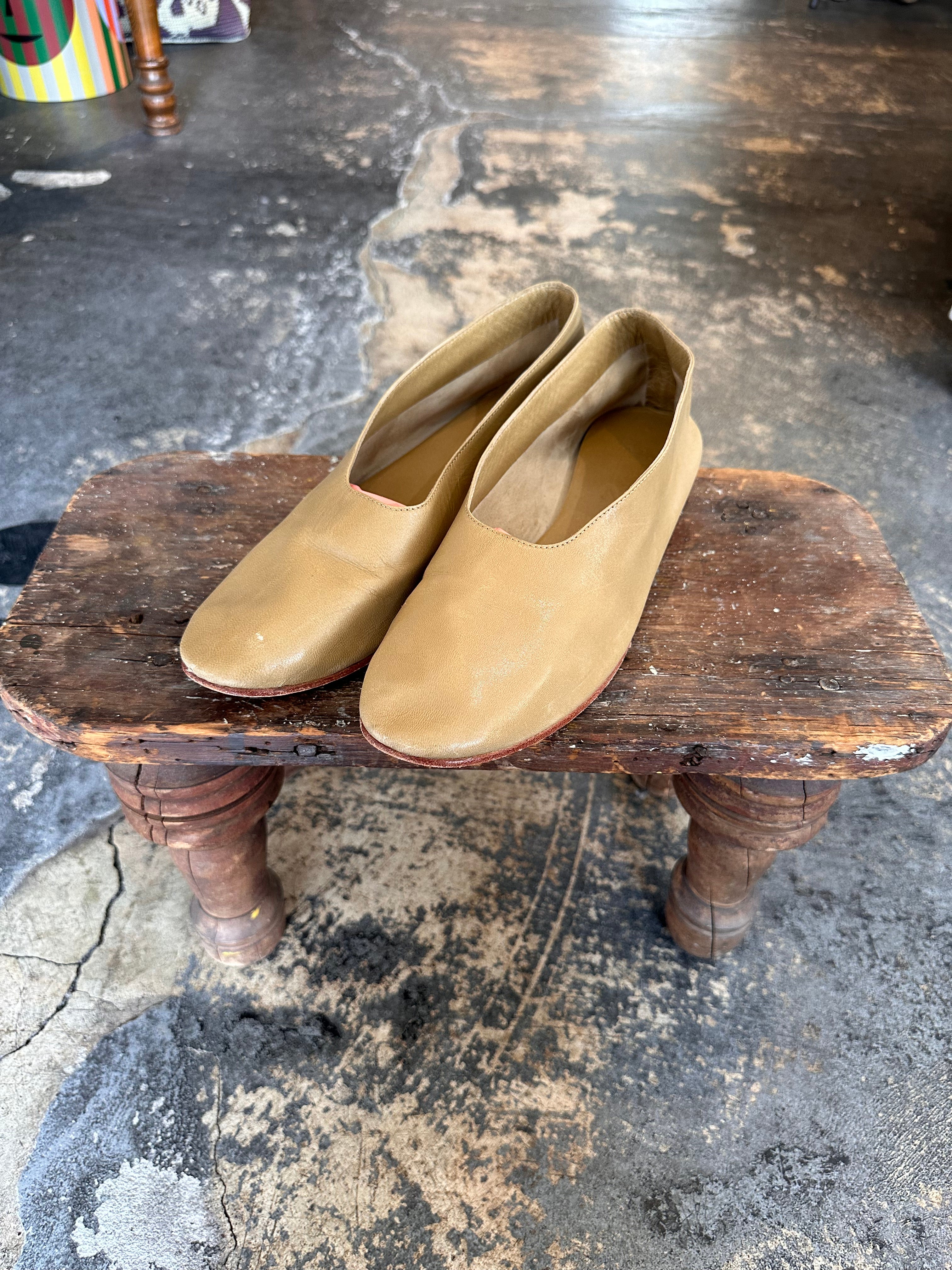 Martiniano Glove Moss Shoes – The Curatorial Dept.