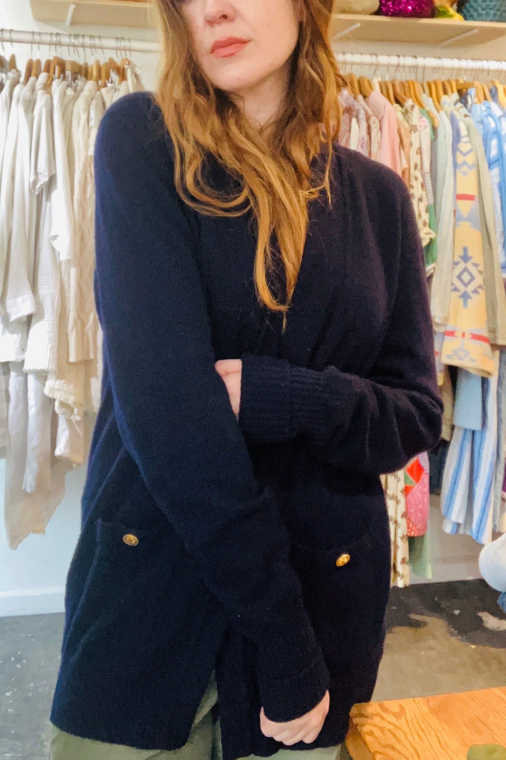CHANELのカーディガン/ネイビー Vintage Chanel Navy Cashmere Cardigan Sweater – The Curatorial Dept.
