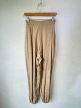 Vintage Noir Et Blanc Tan Pleated Trousers