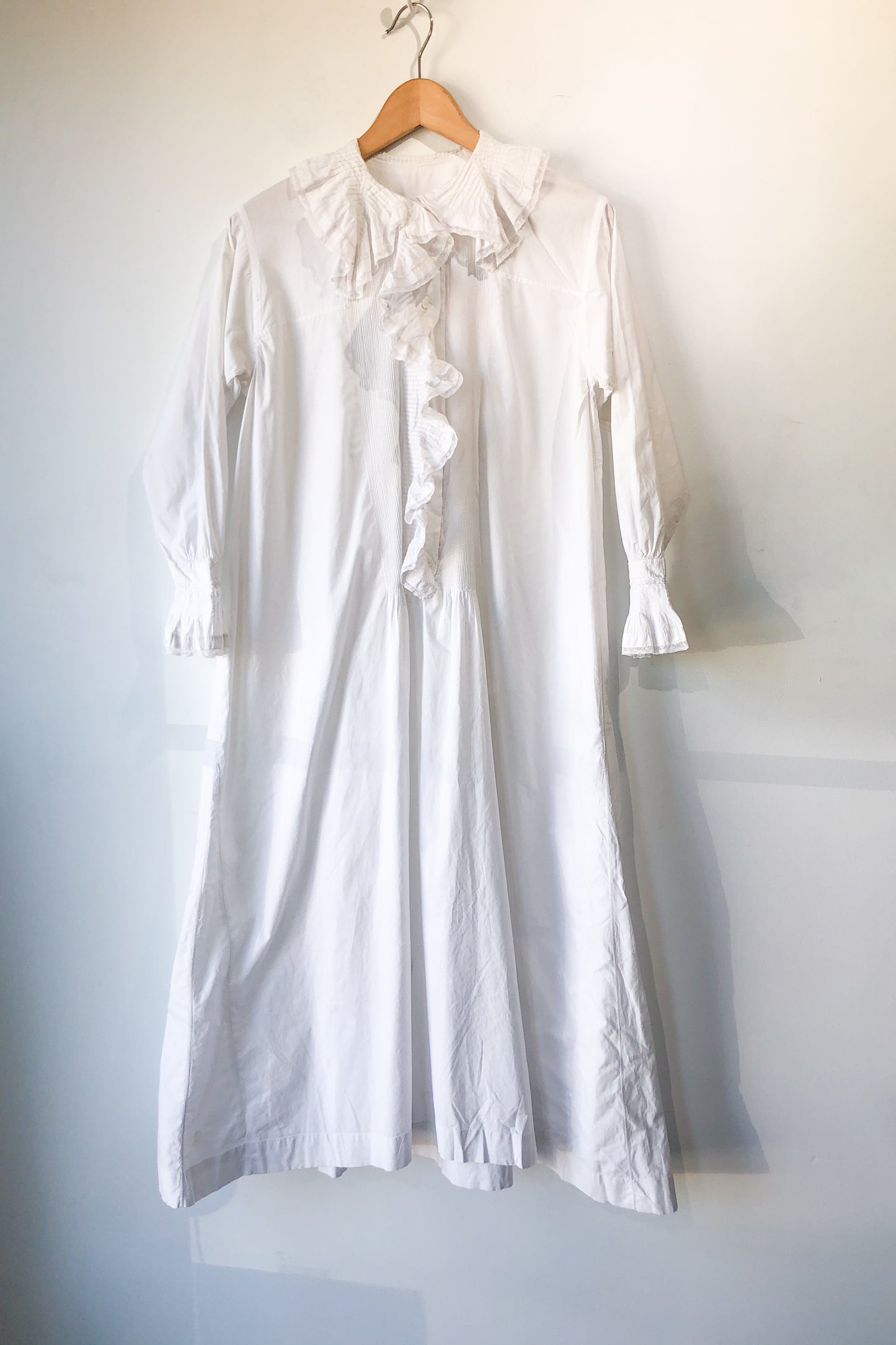 Vintage Victorian White Lace Trim Dress Vintage Victorian White Lace Trim Dress