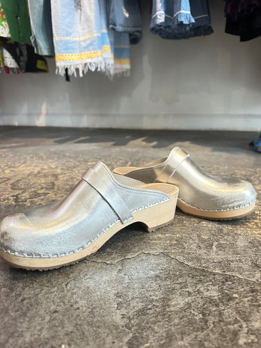 Sandgrens Tokyo Classic Clog Mule in Silver