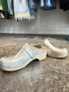 Sandgrens Tokyo Classic Clog Mule in Silver