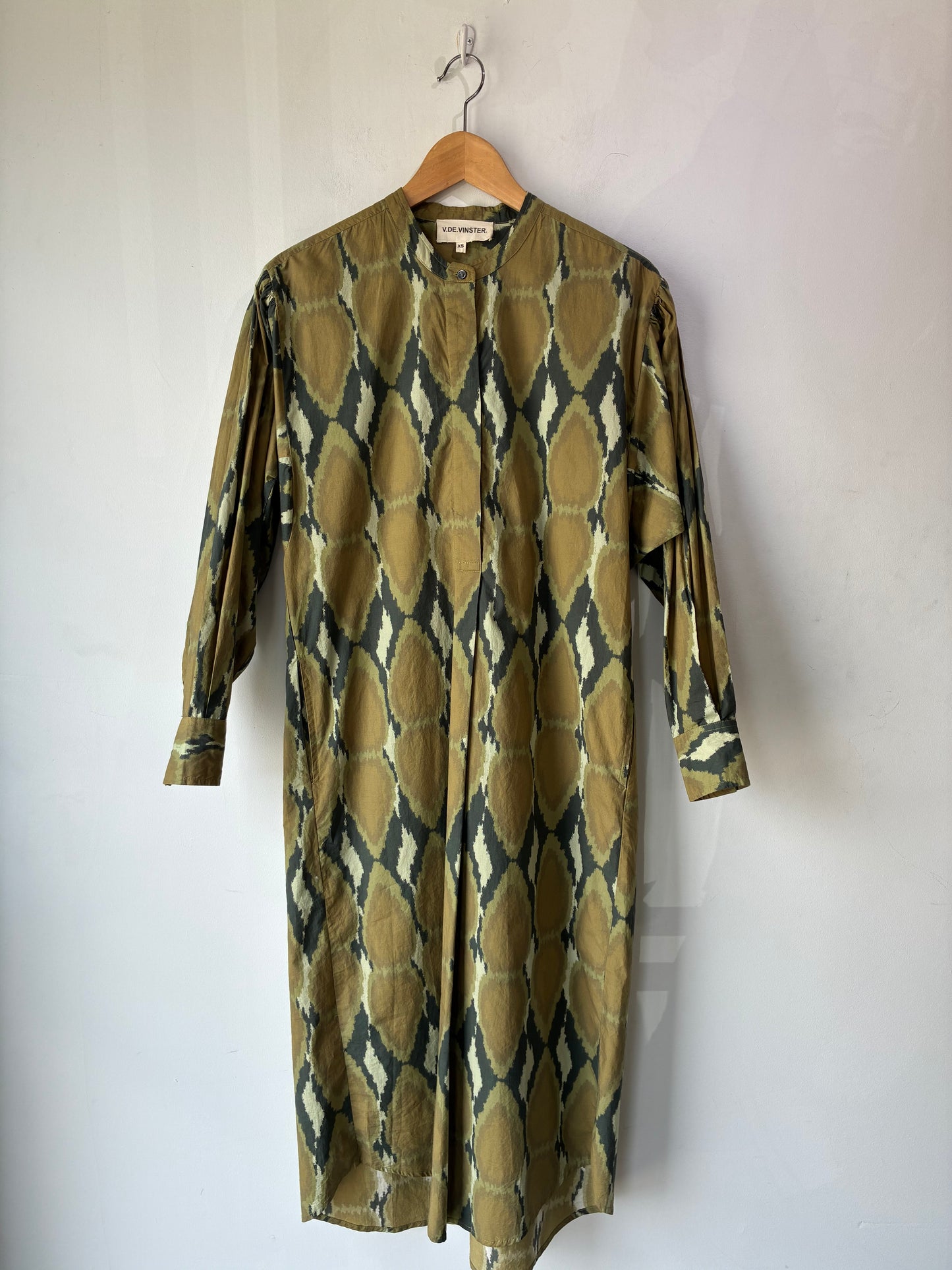 V.DE. Vinster Green Snake Print Shirt Dress V.DE. Vinster Green Snake Print Shirt Dress