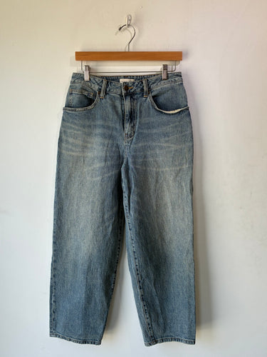 Oliver Logan Cropped Medium Wash Jean