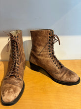 Vintage White Mountain Brown Lace-Up Boots