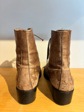 Vintage White Mountain Brown Lace-Up Boots