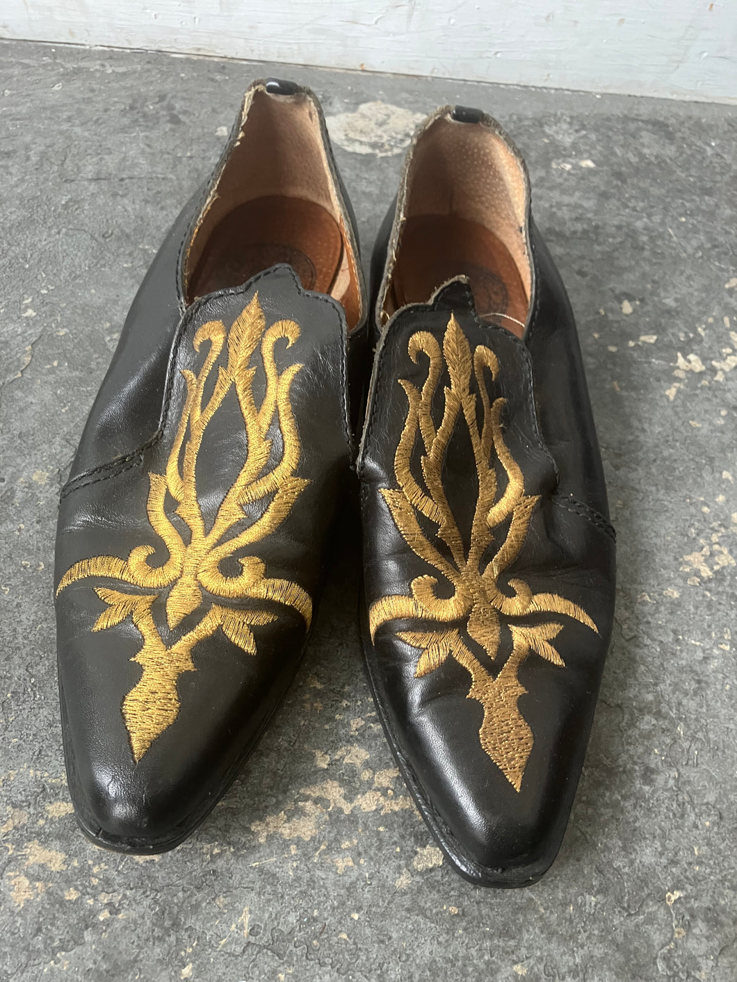 Vintage El Vaquero Black Shoes with Gold Embroidery