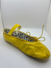 LA Opera Capezio Yellow Ballet Slippers Size 7