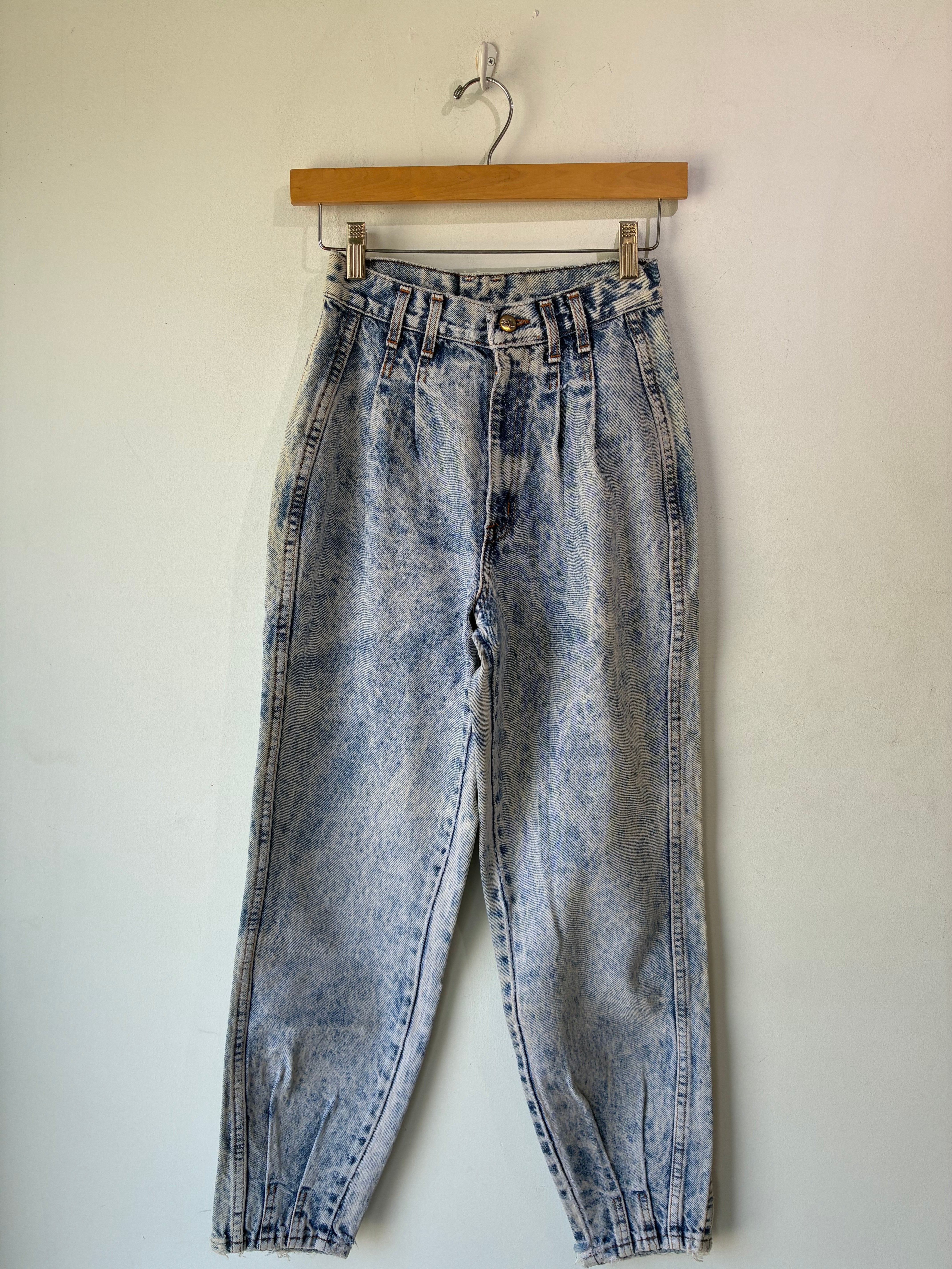 Vintage Chic Acid Wash Jeans Size 24 – The Curatorial Dept.