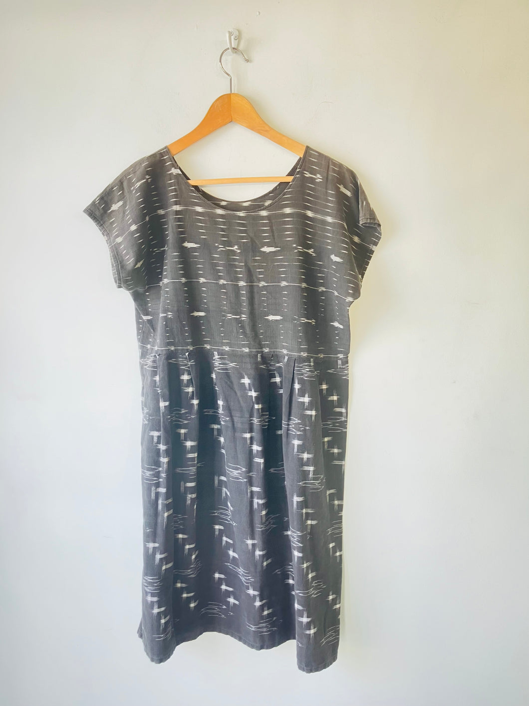 Vintage Black and White Short Sleeve Batik Dress