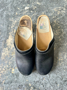 Maguba Black Wooden Clogs