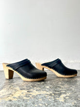 Maguba Black Wooden Clogs