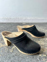Maguba Black Wooden Clogs