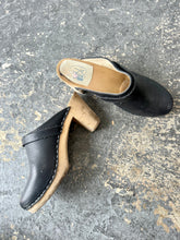 Maguba Black Wooden Clogs