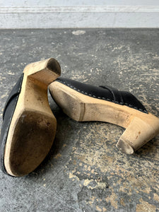 Maguba Black Wooden Clogs