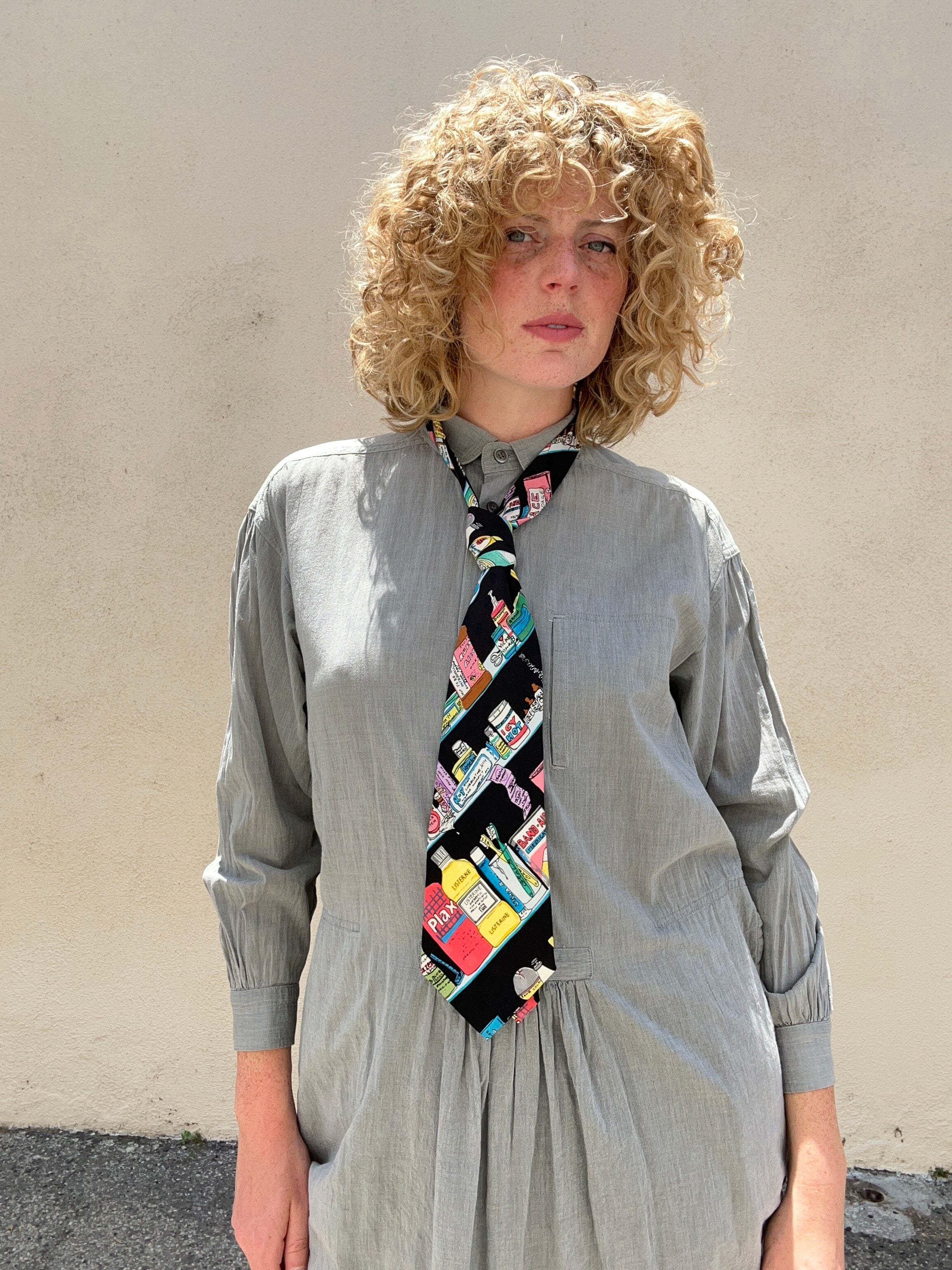 Vintage Nicole Miller Silk Medicine Cabinet Pattern Tie – The