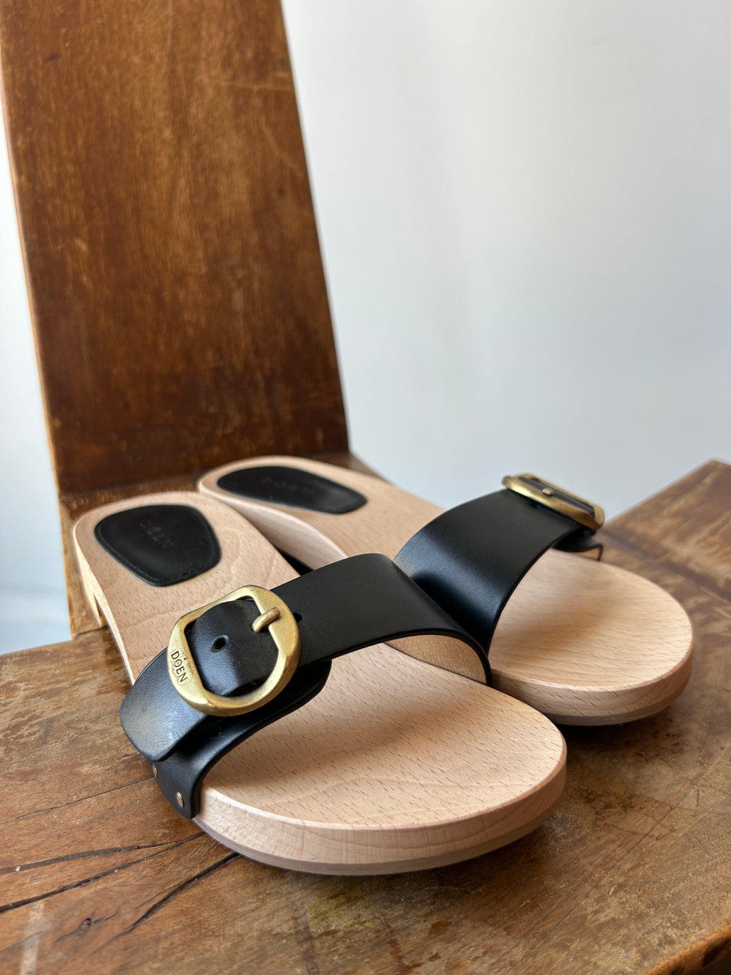 Doen Black Clog Sandals