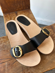 Doen Black Clog Sandals