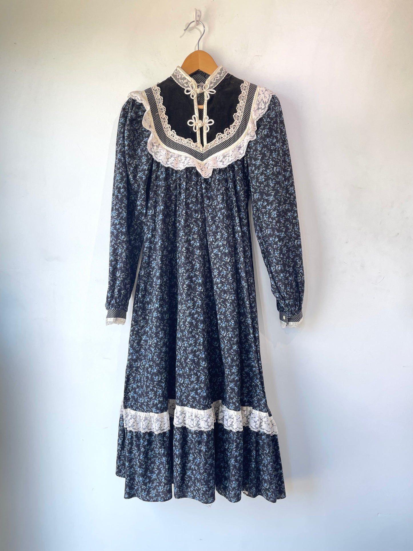 Vintage Gunne Sax Black Blue Floral Velvet Dress Vintage Gunne Sax Black Blue Floral Velvet Dress