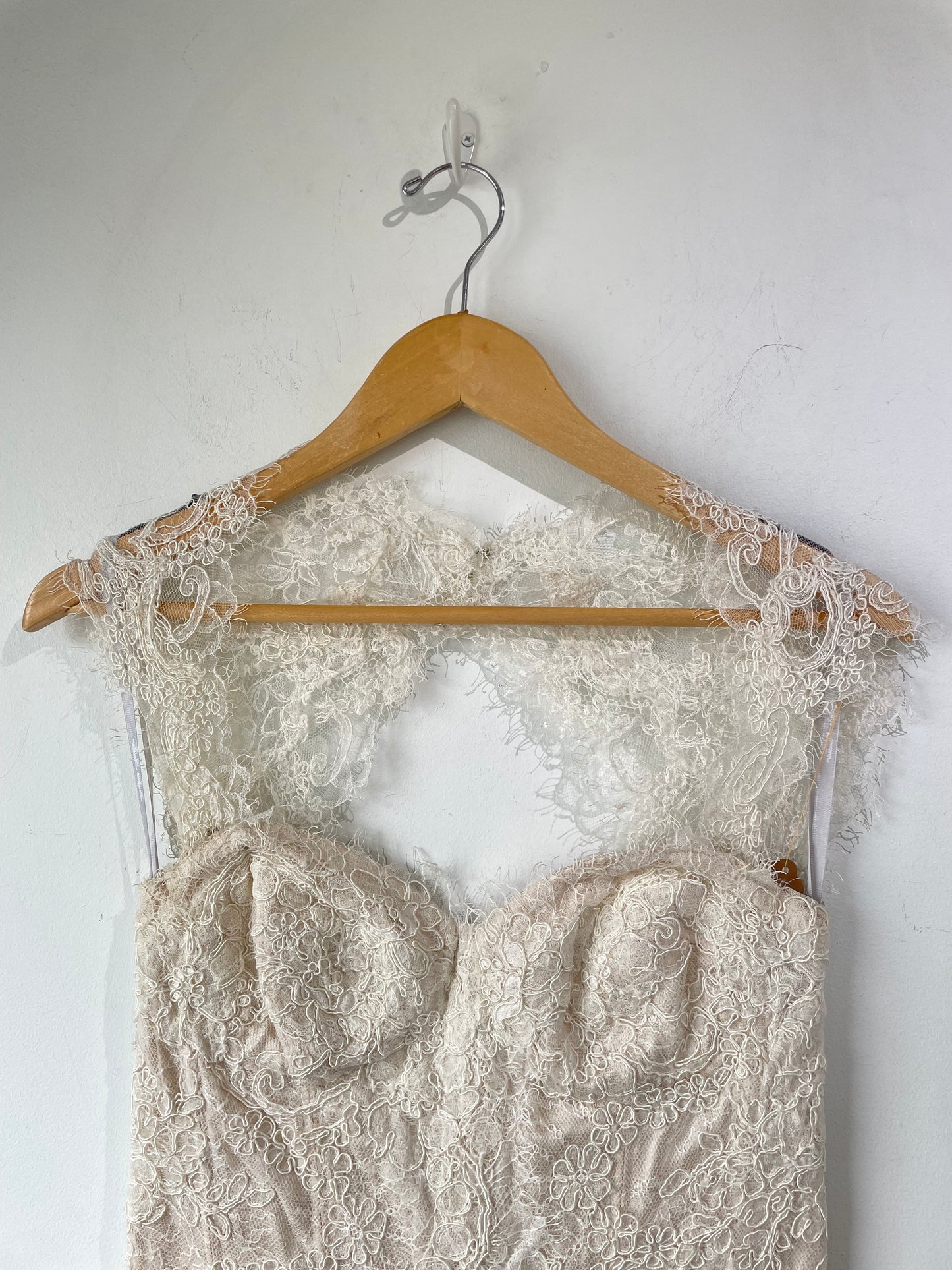 Monique Lhuillier Ivory Lace Wedding Mini Dress - The Curatorial Dept.