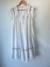 The Best Vintage Floral and Lace Dress