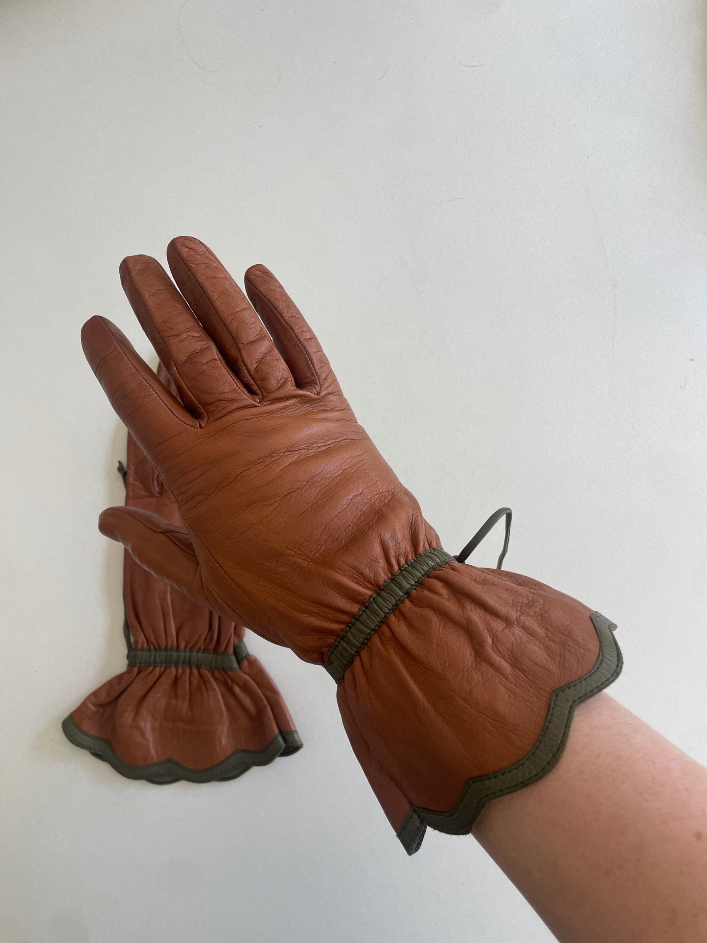 Vintage Brown Kid Leather Gloves - The Curatorial Dept.