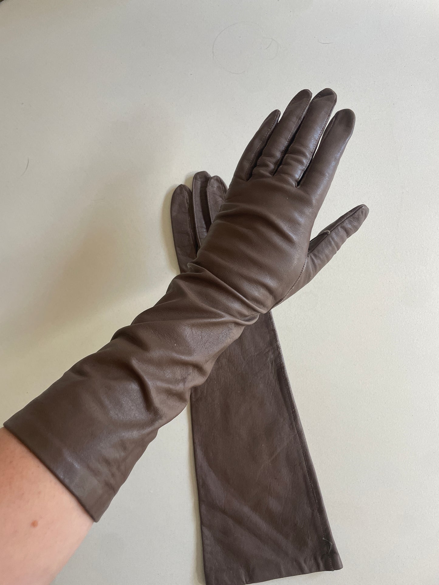 Vintage Tan Kid Leather Gloves - The Curatorial Dept.
