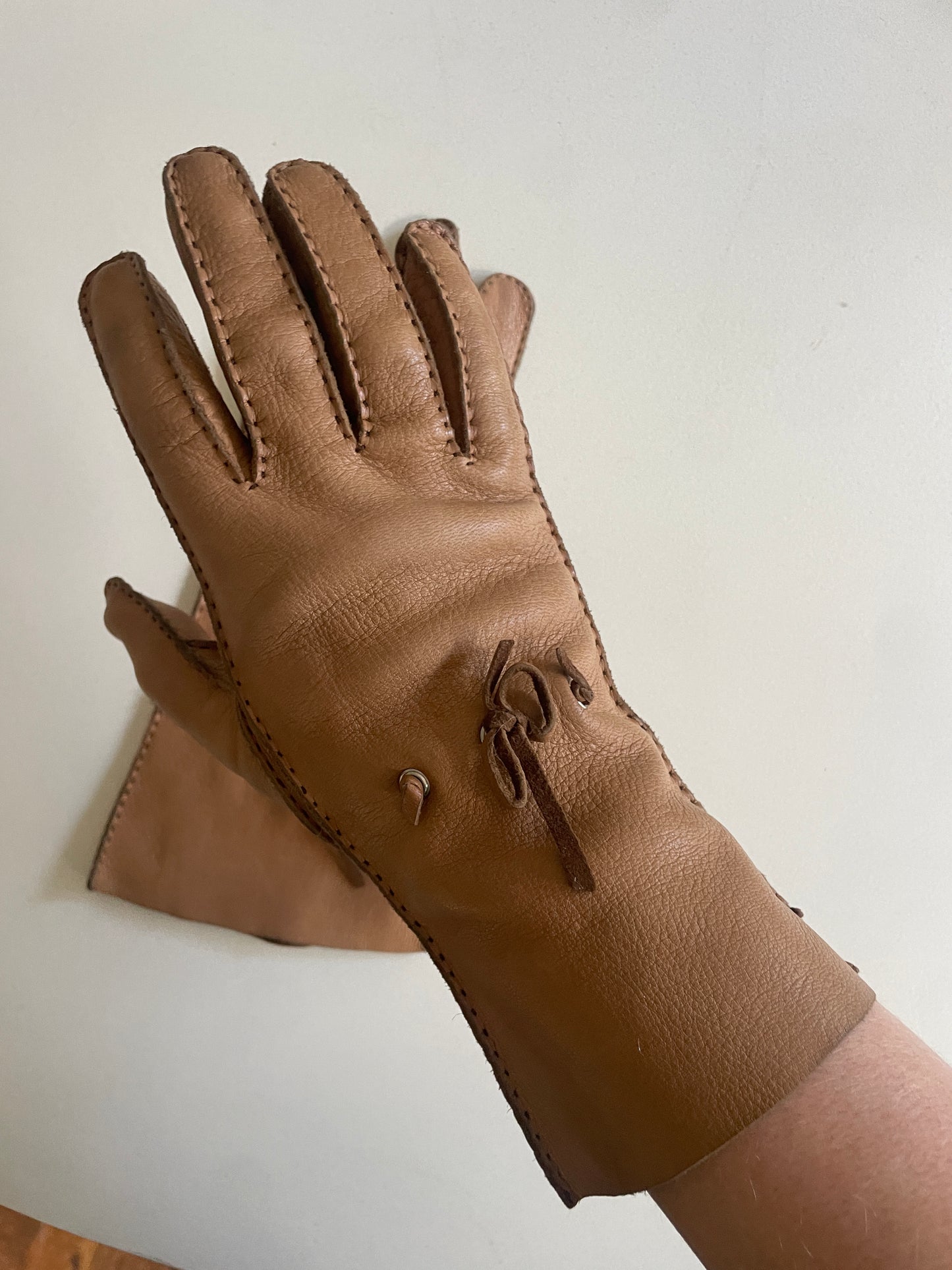 Vintage Tan with Bows Kid Leather Gloves - The Curatorial Dept.