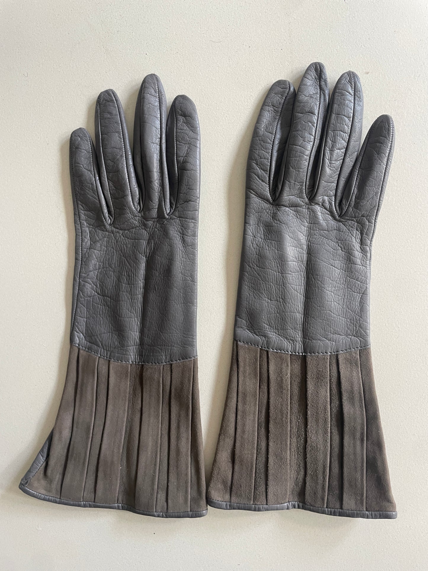 Vintage Gray Kid Leather Gloves - The Curatorial Dept.