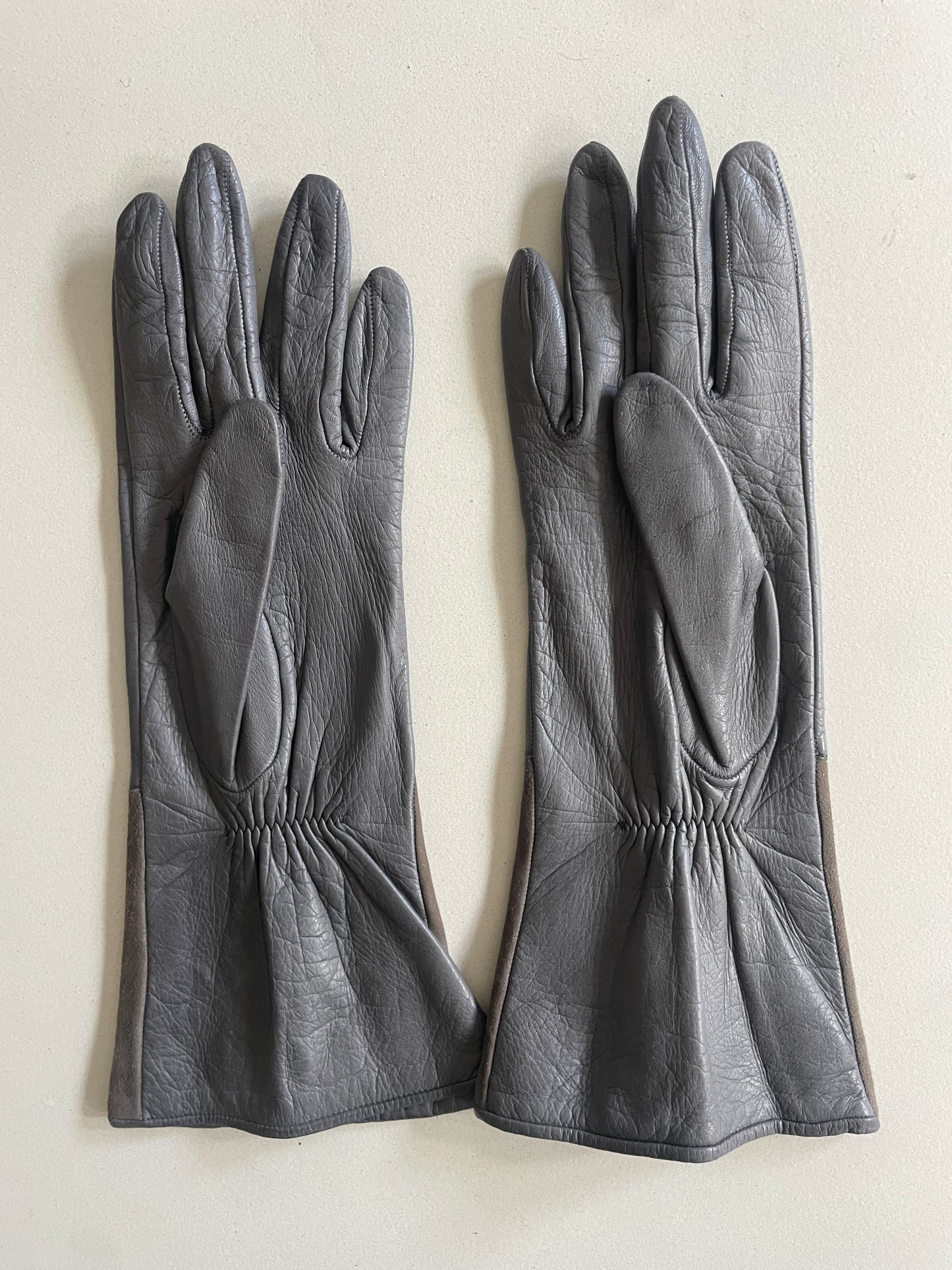 Vintage Gray Kid Leather Gloves - The Curatorial Dept.