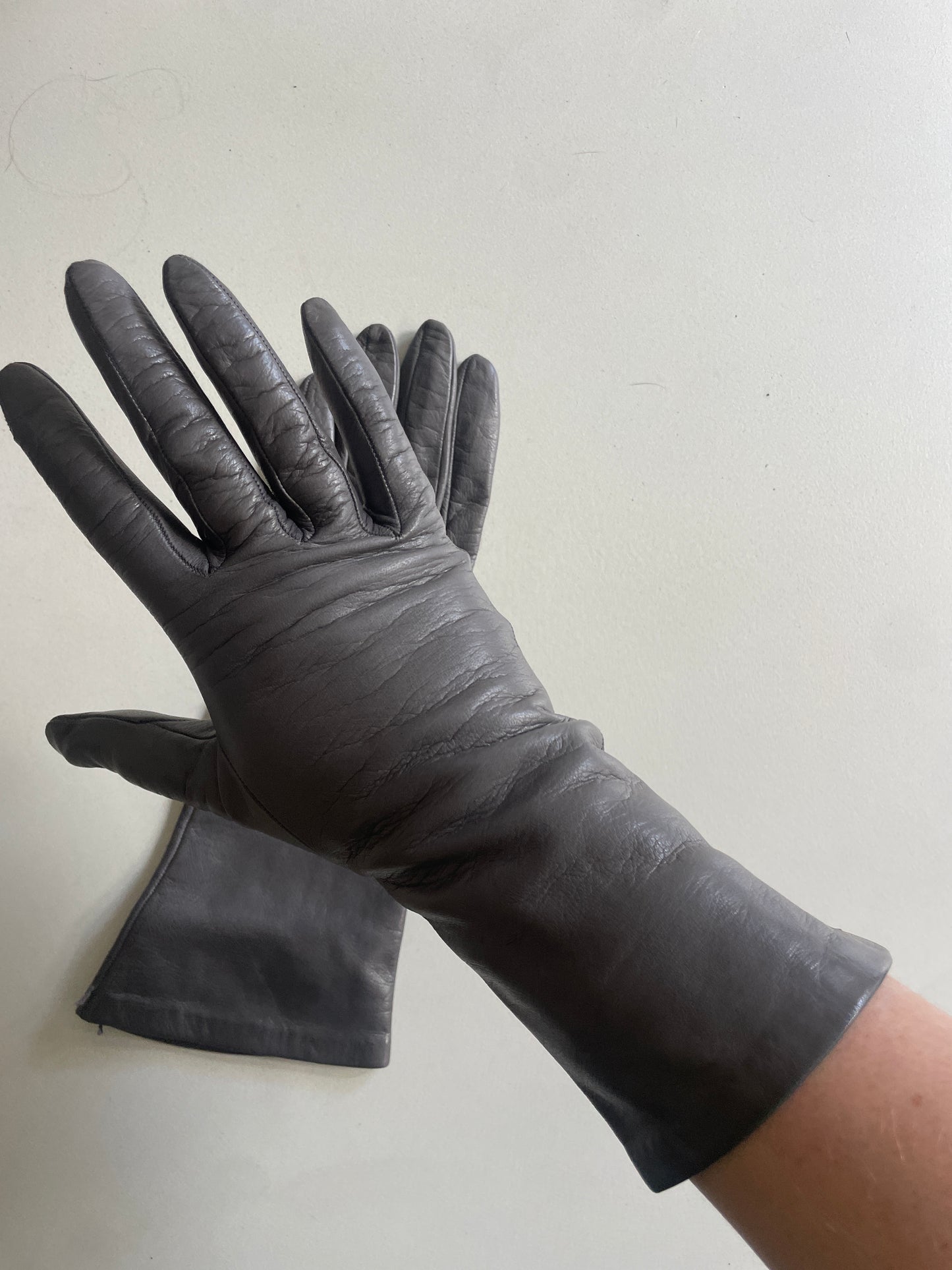 Vintage Gray Kid Leather Gloves - The Curatorial Dept.