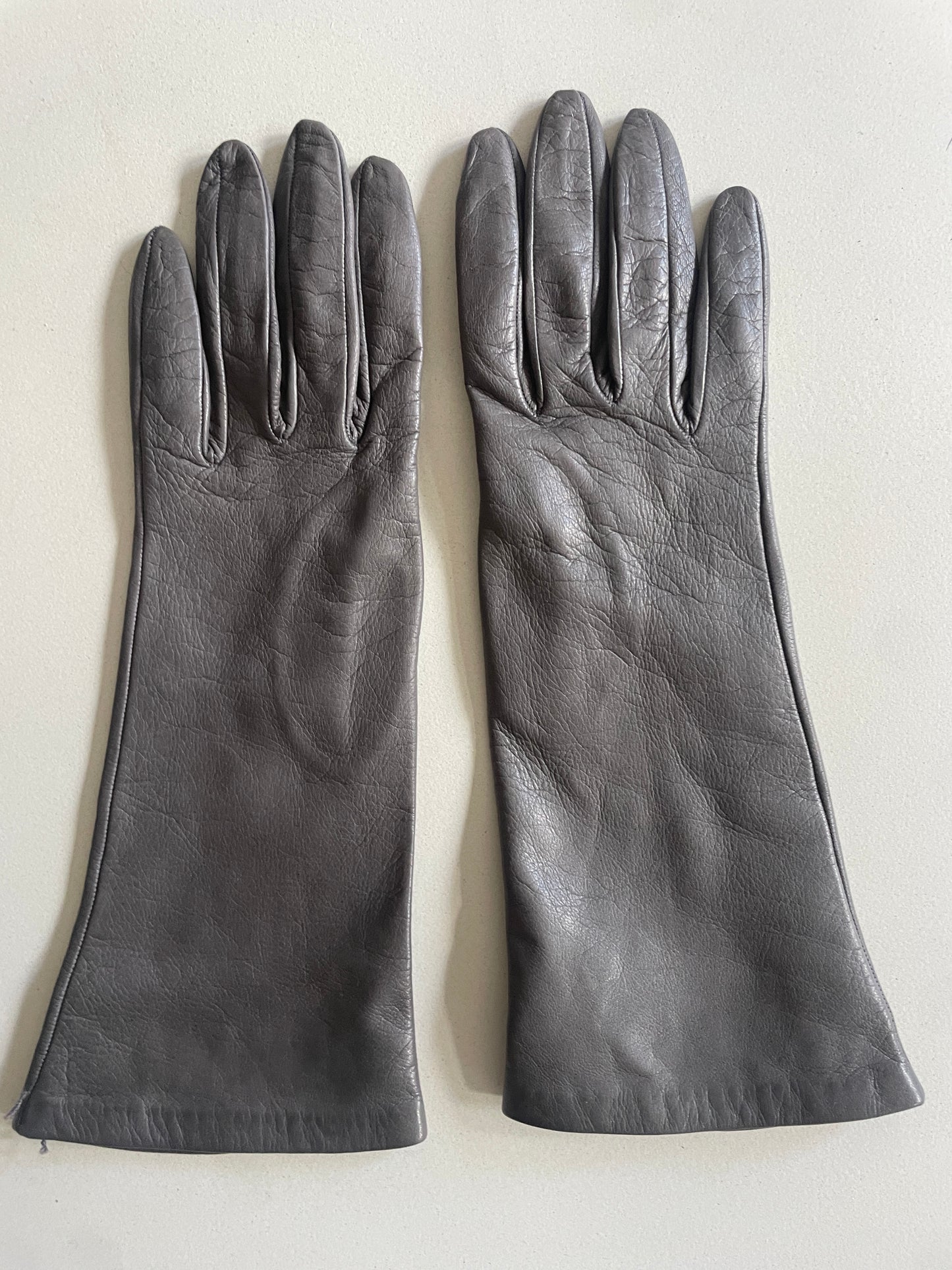 Vintage Gray Kid Leather Gloves - The Curatorial Dept.