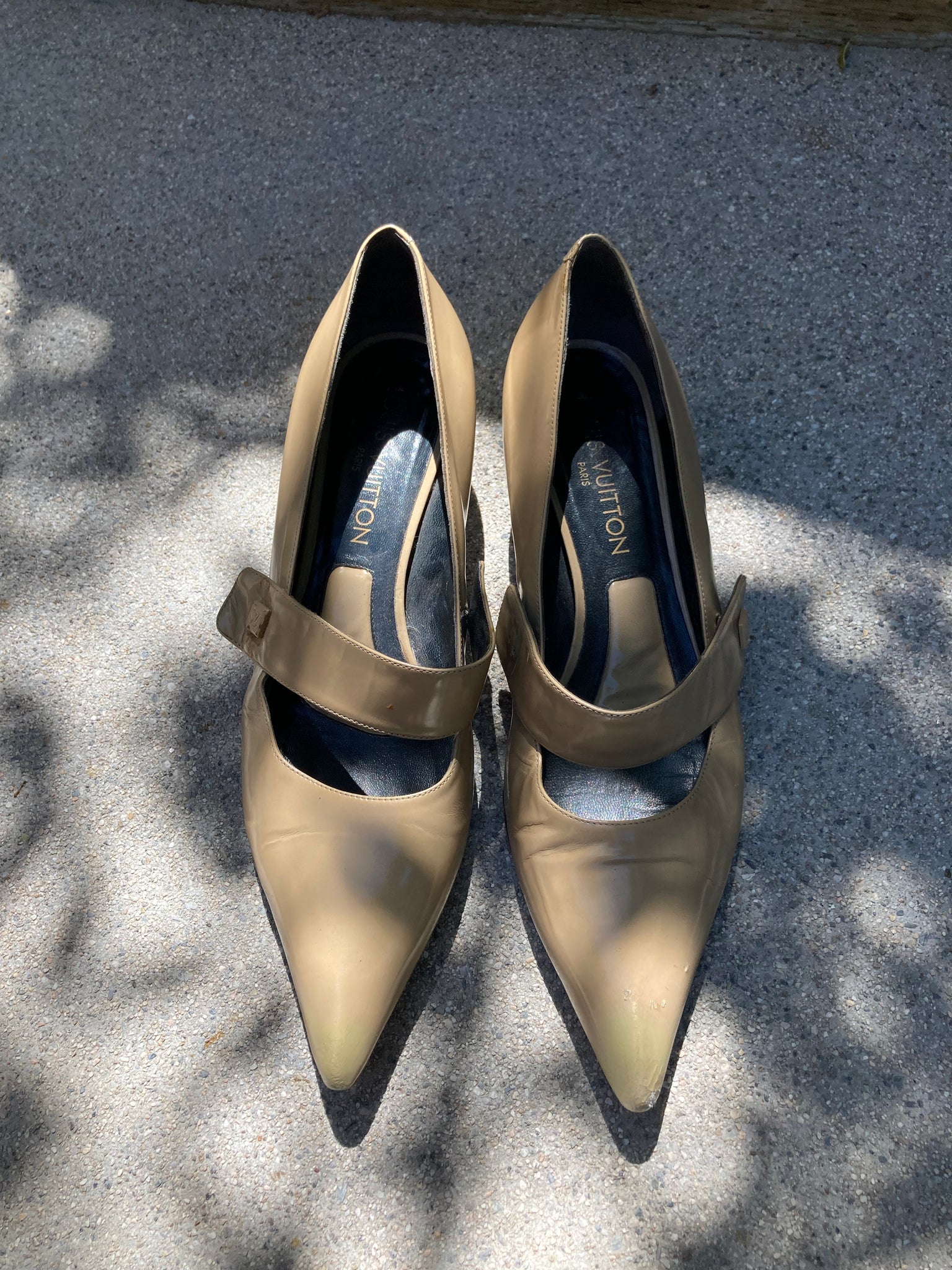 Louis Vuitton Pointed Toe Leather Pumps
